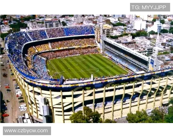 足球明星云集的绿茵场上他们的传奇故事与荣耀时刻交织成一幅动人画卷